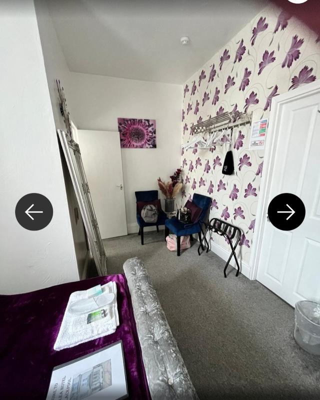 Double Room with Private Bathroom image 2