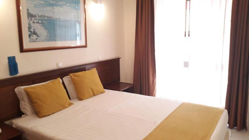 Twin Room image 2