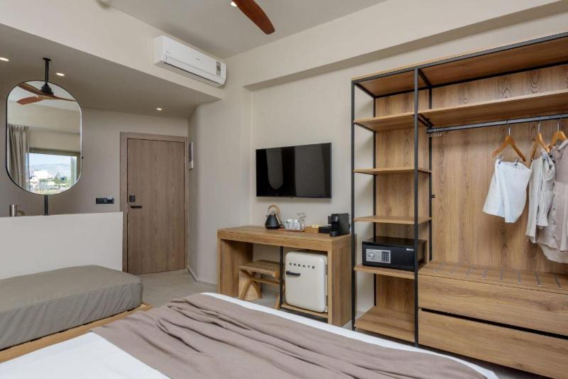 Premium Room with Side Sea View (2 Adults + 1 Child) image 3