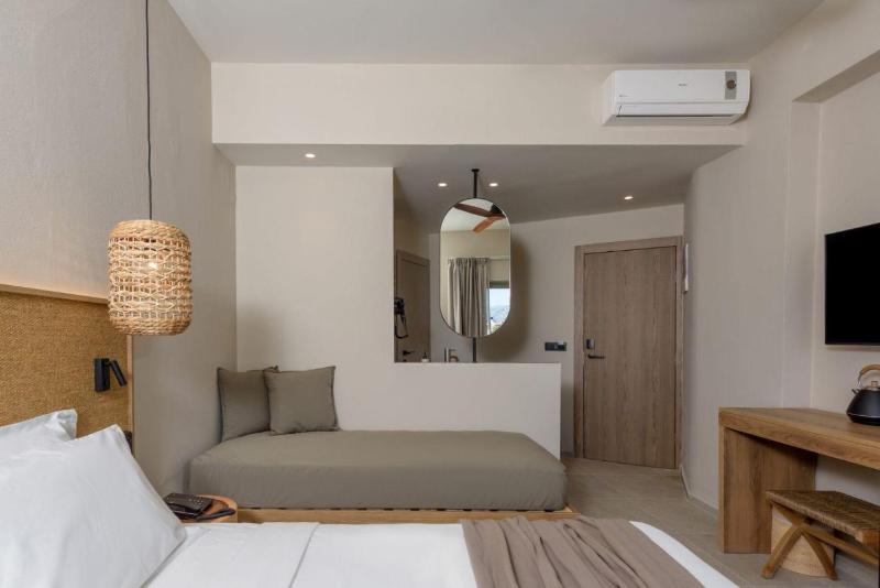 Premium Room with Side Sea View (2 Adults + 1 Child) image 4