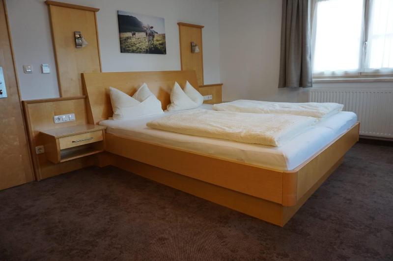 Double Room image 4