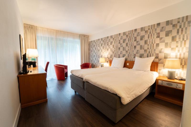 Classic Twin Room image 1