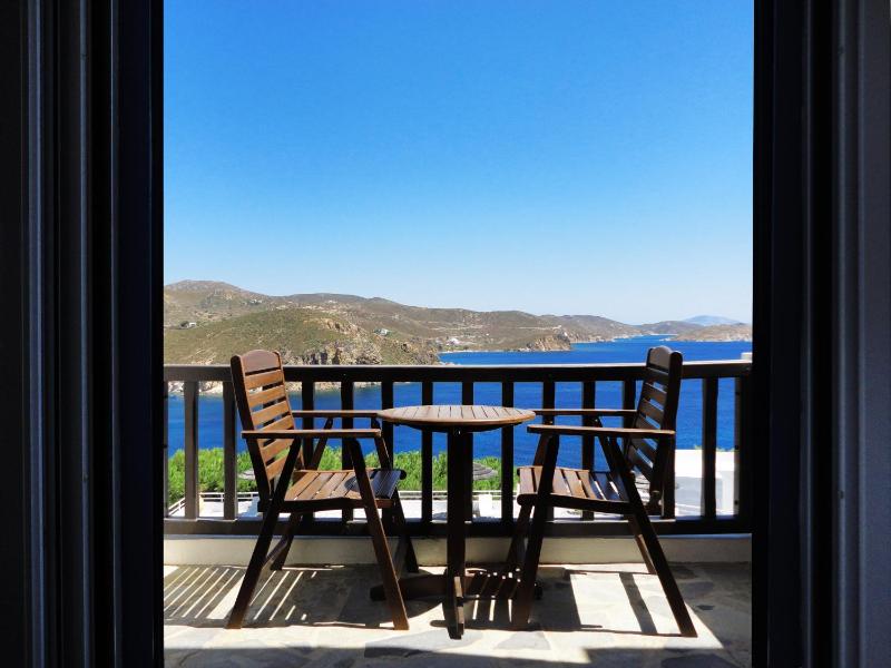 Double Room with Direct Sea View image 4