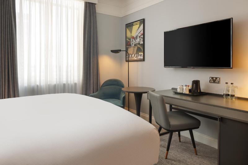 Classic Twin Room image 3