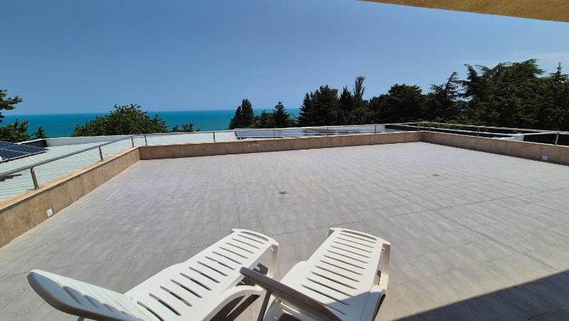Deluxe Double or Twin Room with Sea View image 3