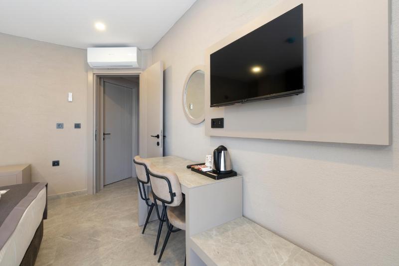 Family Room image 2