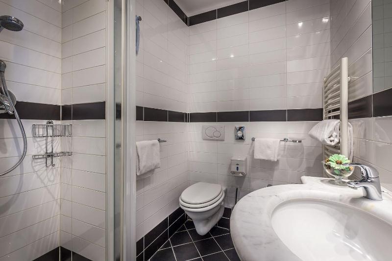 Single Room with Balcony and View image 2