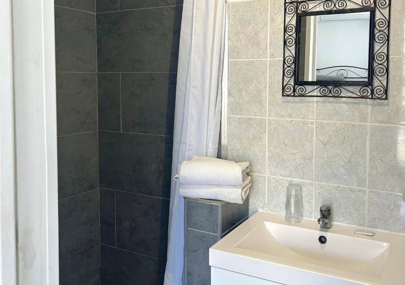 Double Room with Balcony and Sea View image 1