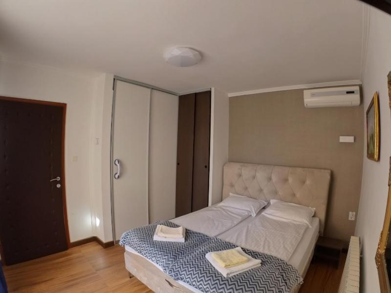 Deluxe King Room image 1