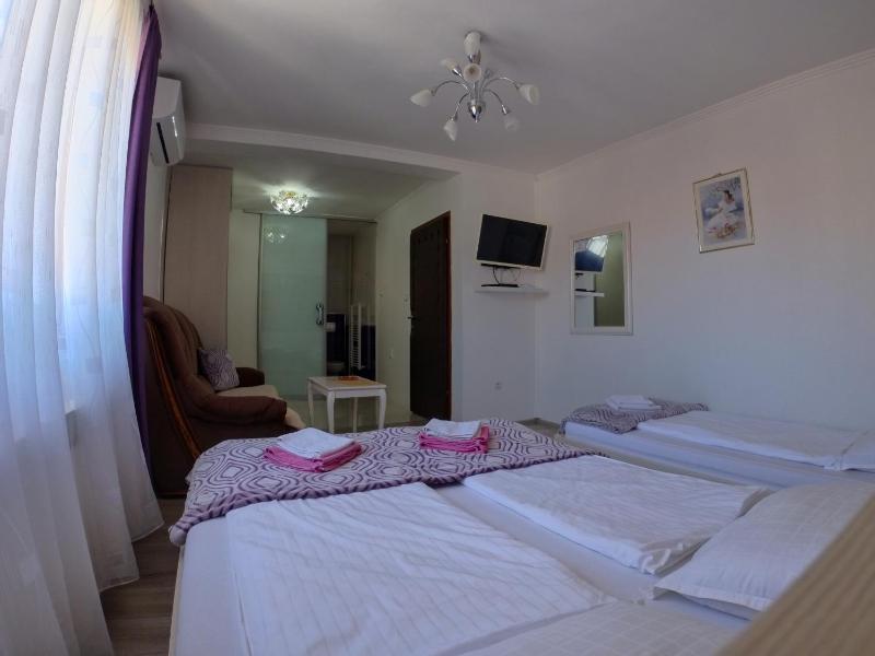 Triple King Room image 4