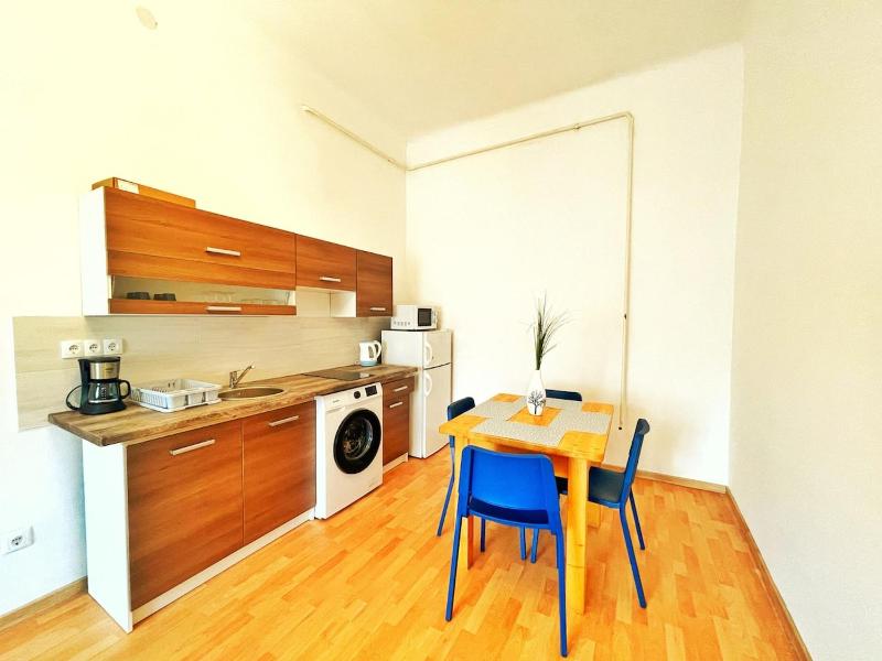 T11 Central Downtown Apartment - image 7