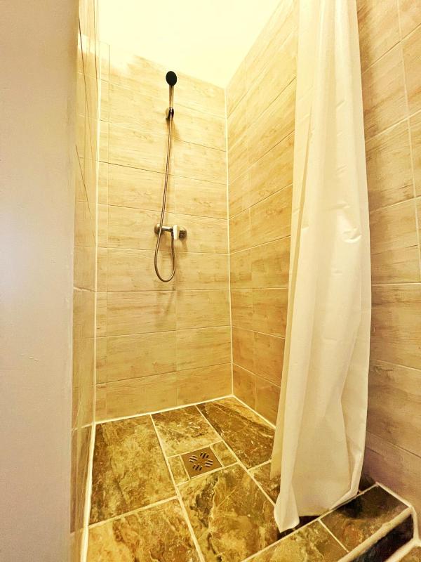 T11 Central Downtown Apartment - image 2