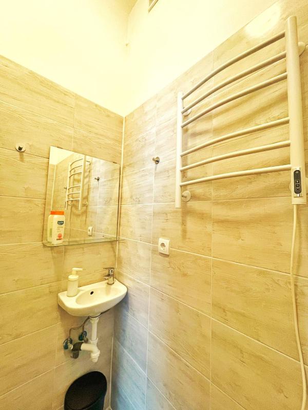T11 Central Downtown Apartment - image 9
