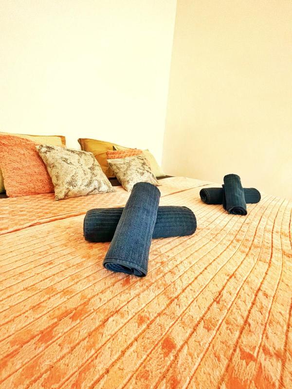T11 Central Downtown Apartment - image 16