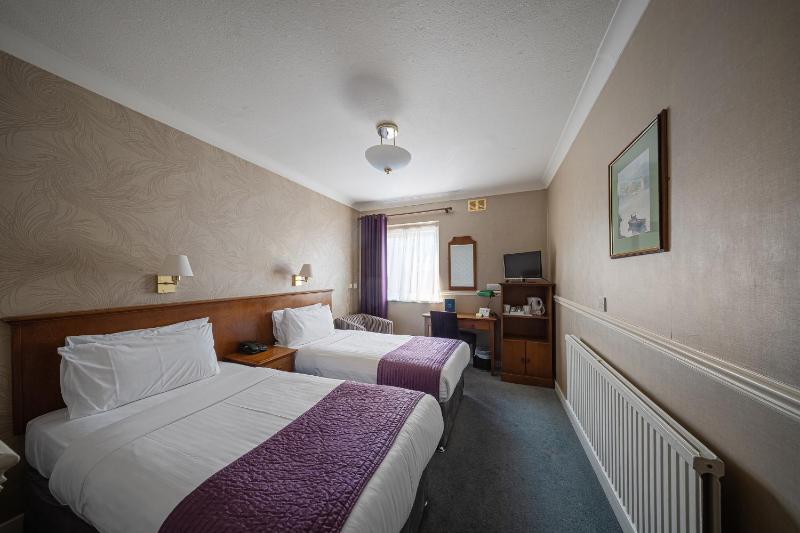 Crown Triple Room image 1