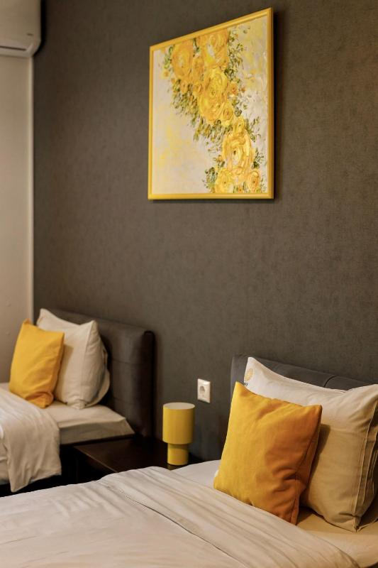 Twin Room image 2
