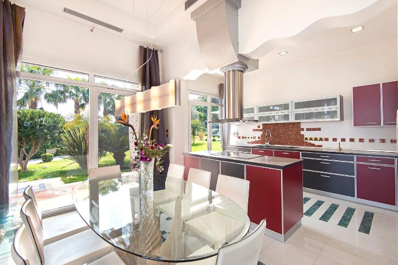 Five-Bedroom Villa with Private Pool and Sea View image 2