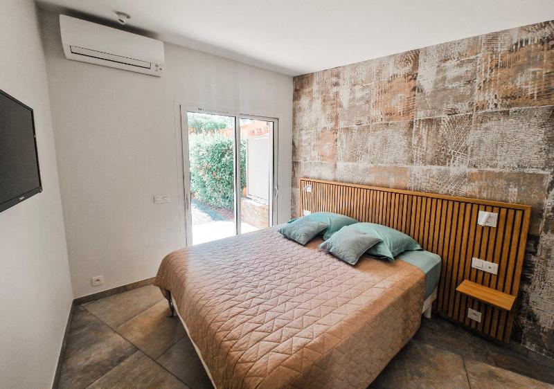 La Villa Nais PADEL&PISCINE -Suites & Appartements - image 7