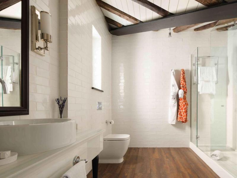 Fabulofts Junior Suite image 4