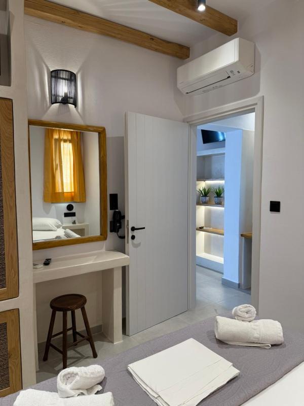One-Bedroom Deluxe Apartment image 1