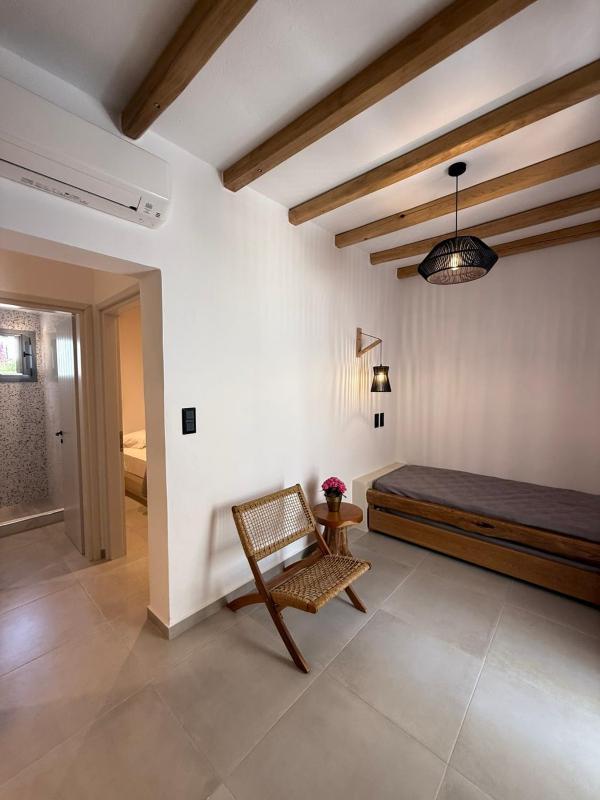 One-Bedroom Deluxe Apartment image 3