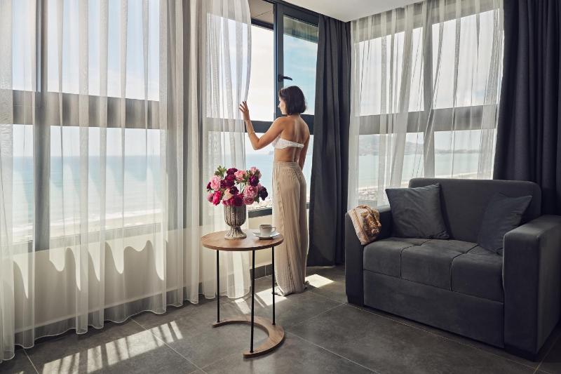 Deluxe Double or Twin Room image 3