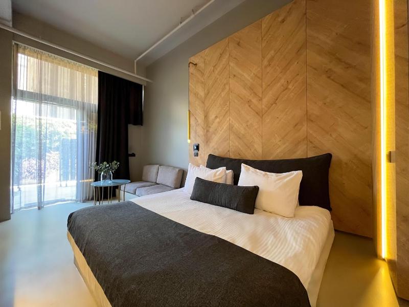 Double Room with Garden View image 4
