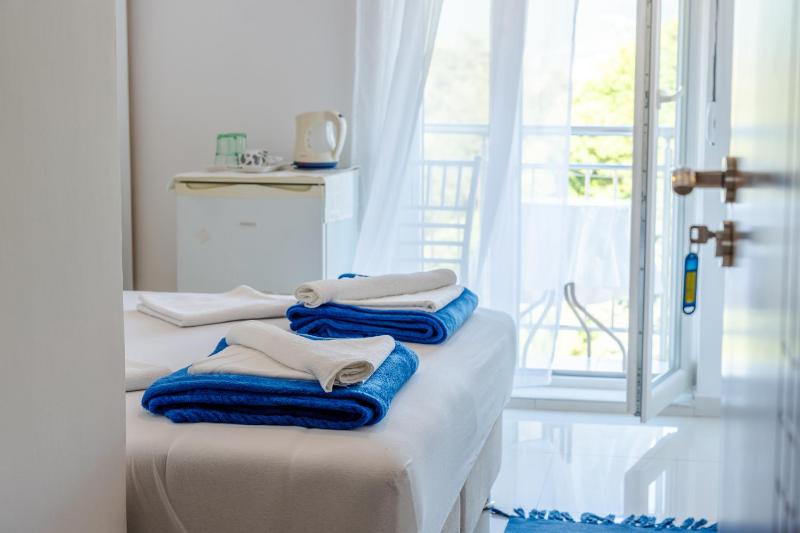 Double Room with Balcony image 1