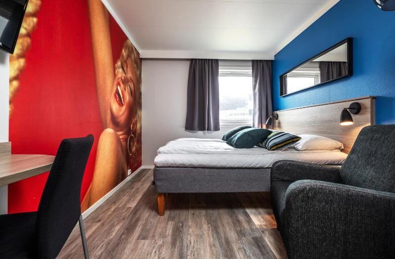 Moderate Twin Room image 1