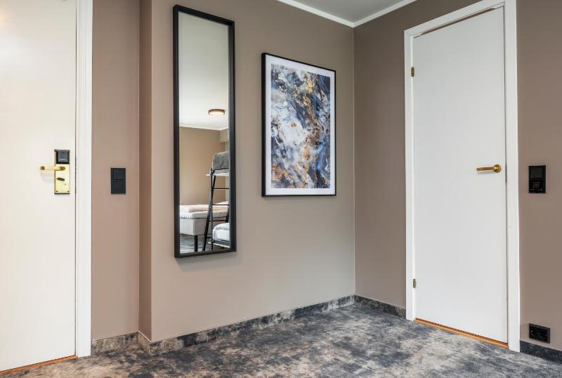 Business Room image 4