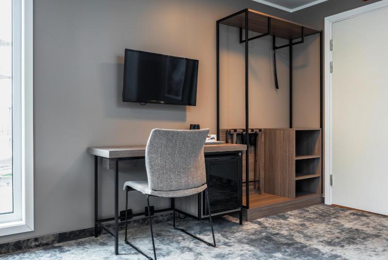 Business Room image 3