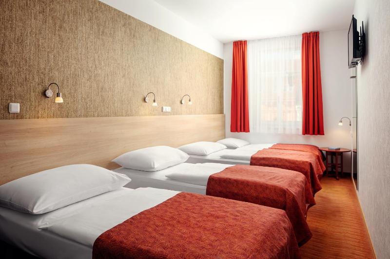 Standard Triple Room with Extra Bed image 1