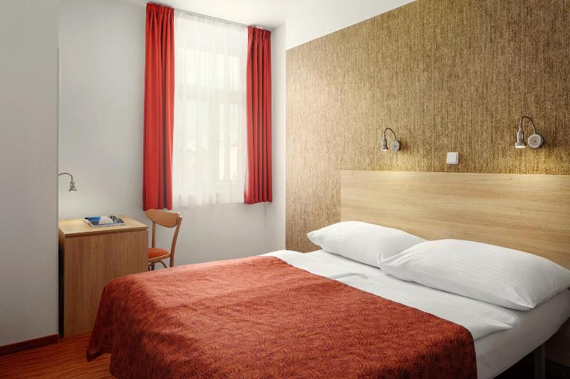 Standard Double or Twin Room image 1