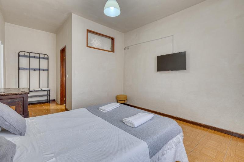 Budget Double Room image 3