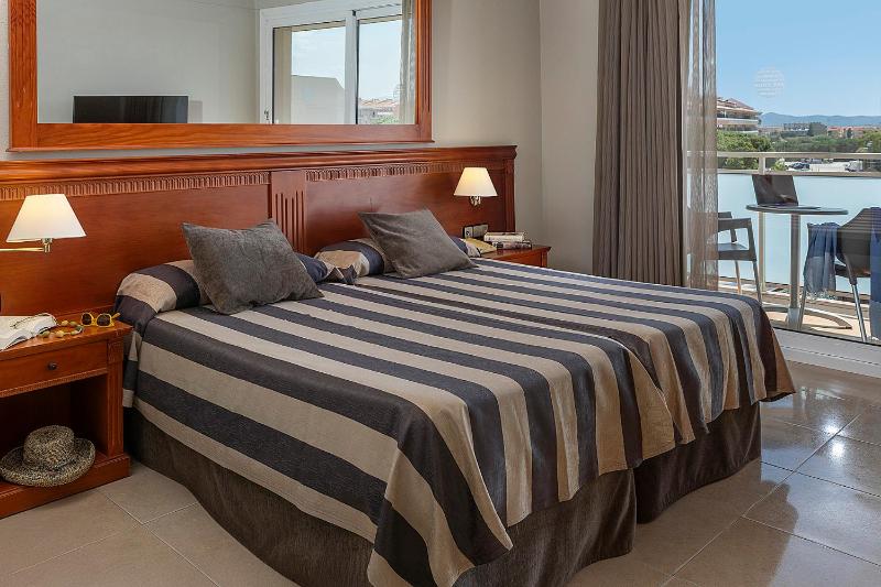 Standard Family Room image 3