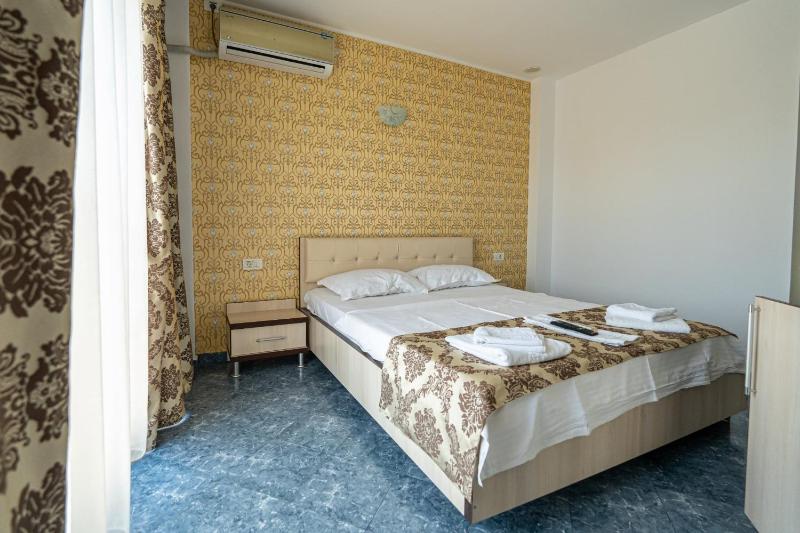 Deluxe Double Room image 4