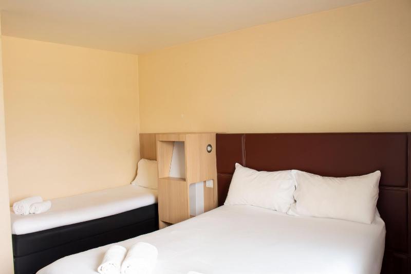 Standard Triple Room image 1
