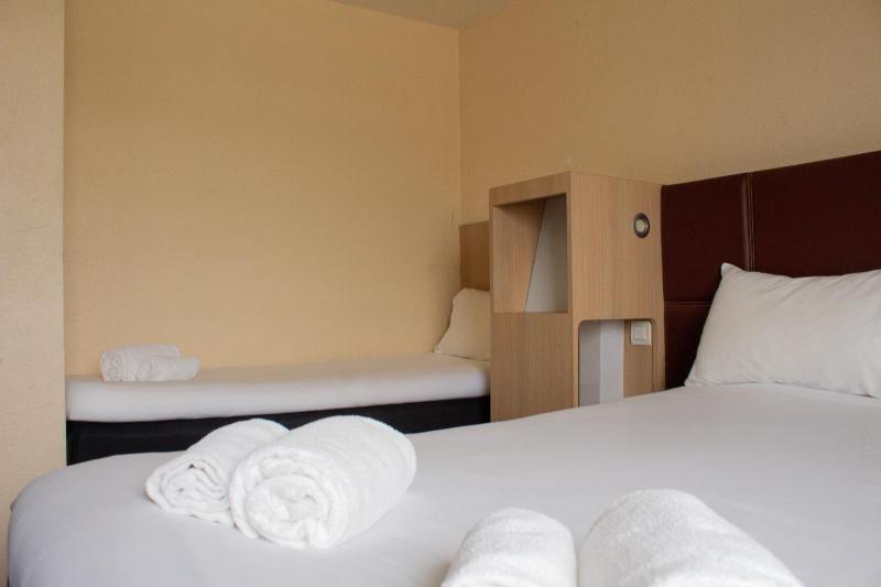 Standard Triple Room image 3