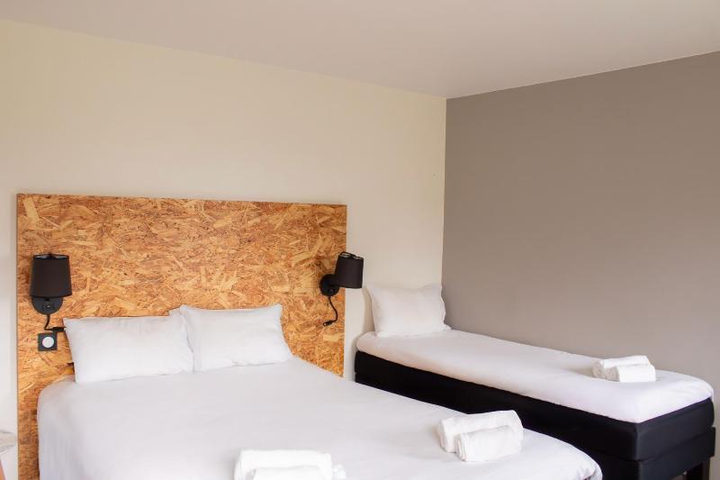 Superior Triple Room image 4