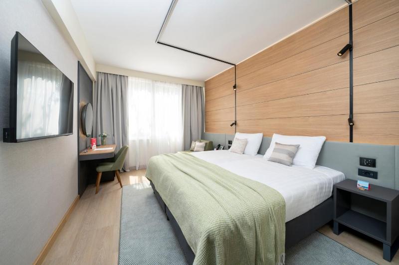 Classic Room - Park Side image 1