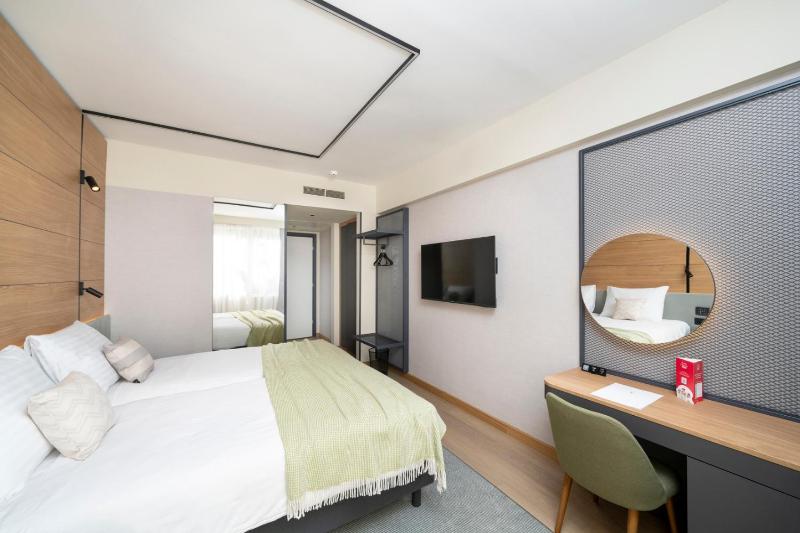 Classic Room - Park Side image 3