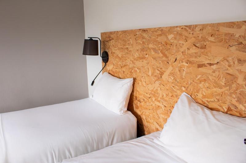 Superior Twin Room image 4