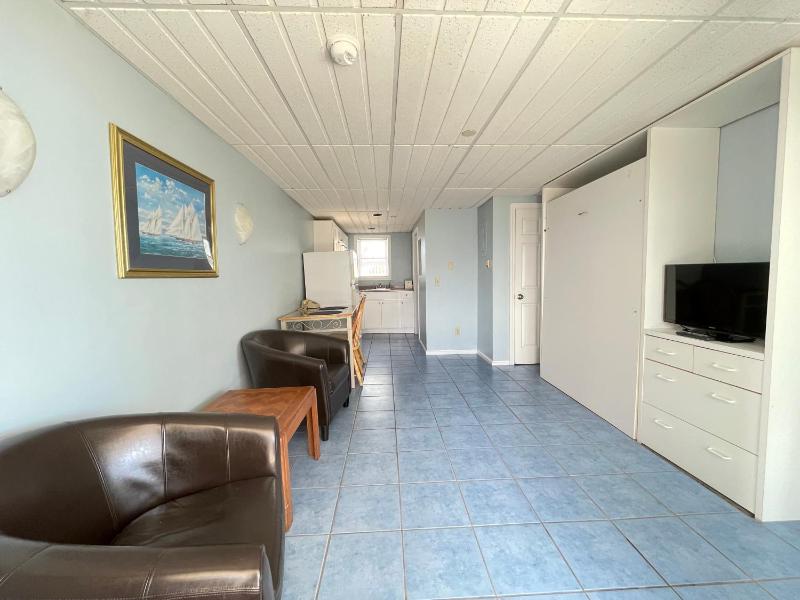 Small Studio image 1