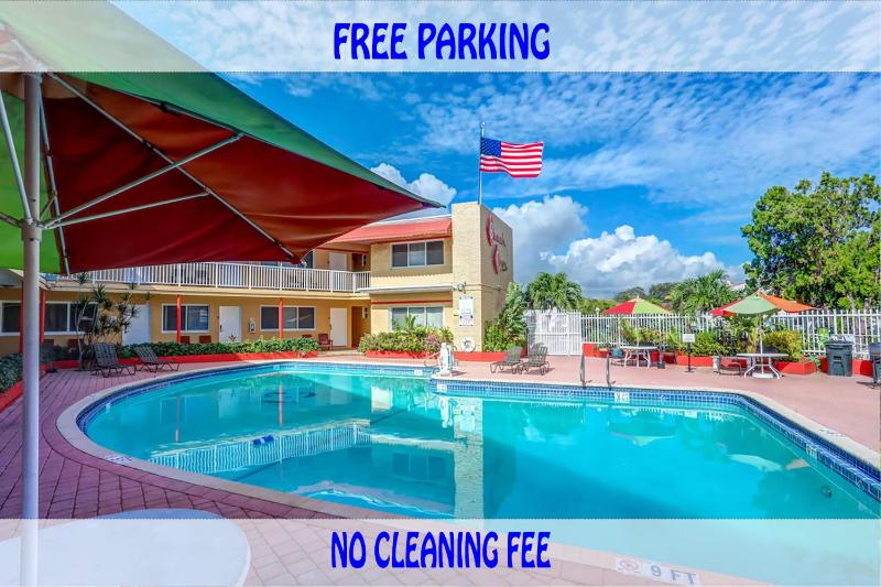 Beach and Town Motel - image 1