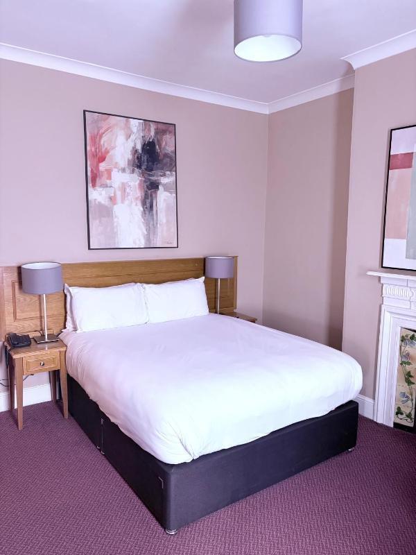 Double Room image 4
