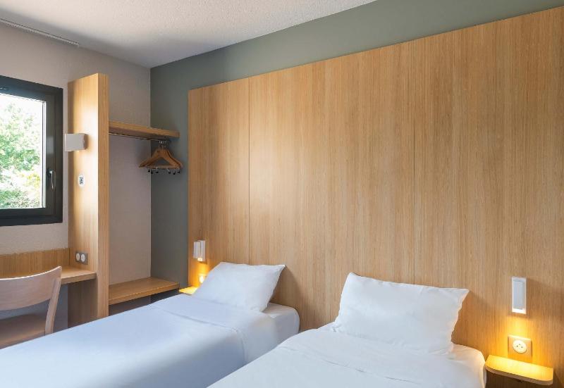 Twin Room image 1