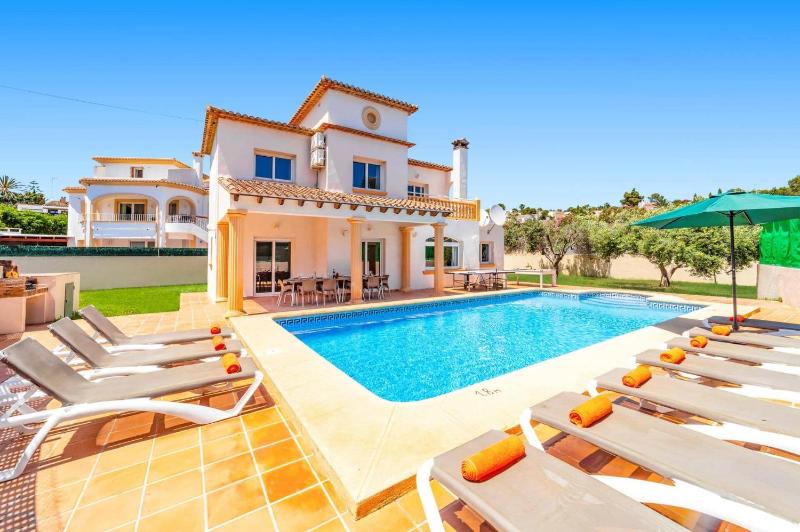Villa Carolina Blanca by Villa Plus - image 18