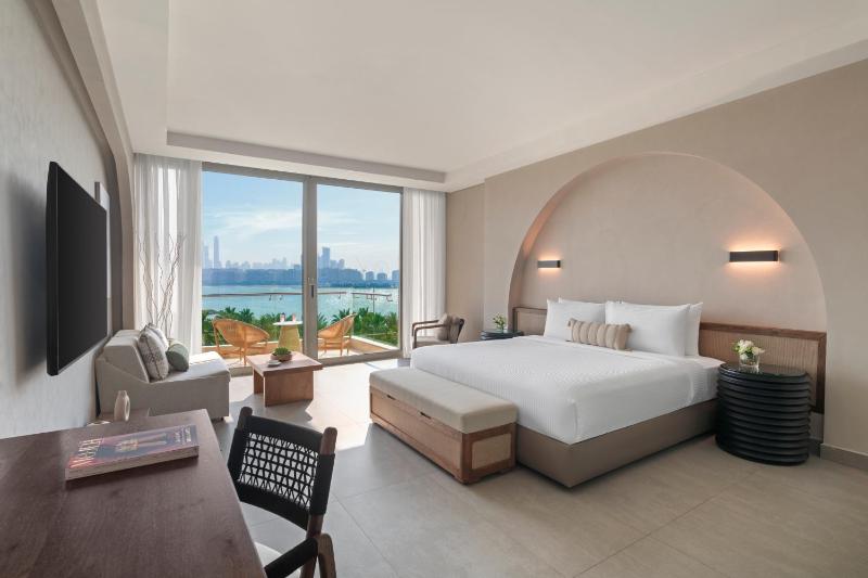 Deluxe Room with Sea View image 1