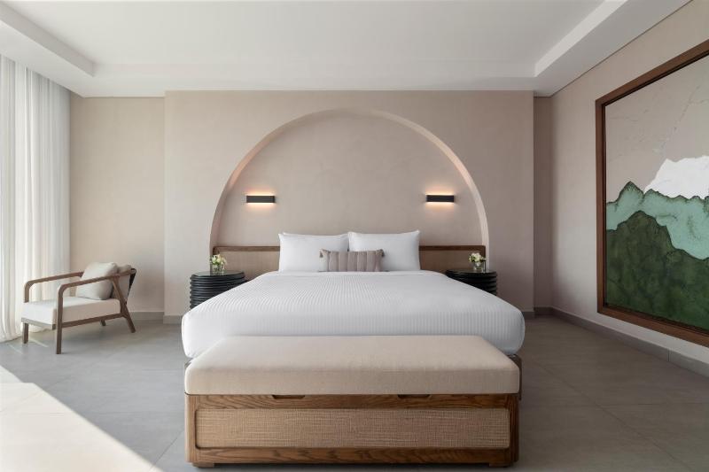 Deluxe Room with Sea View image 3