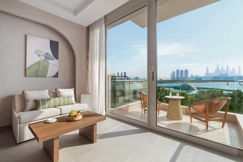 Deluxe Room with Sea View image 4